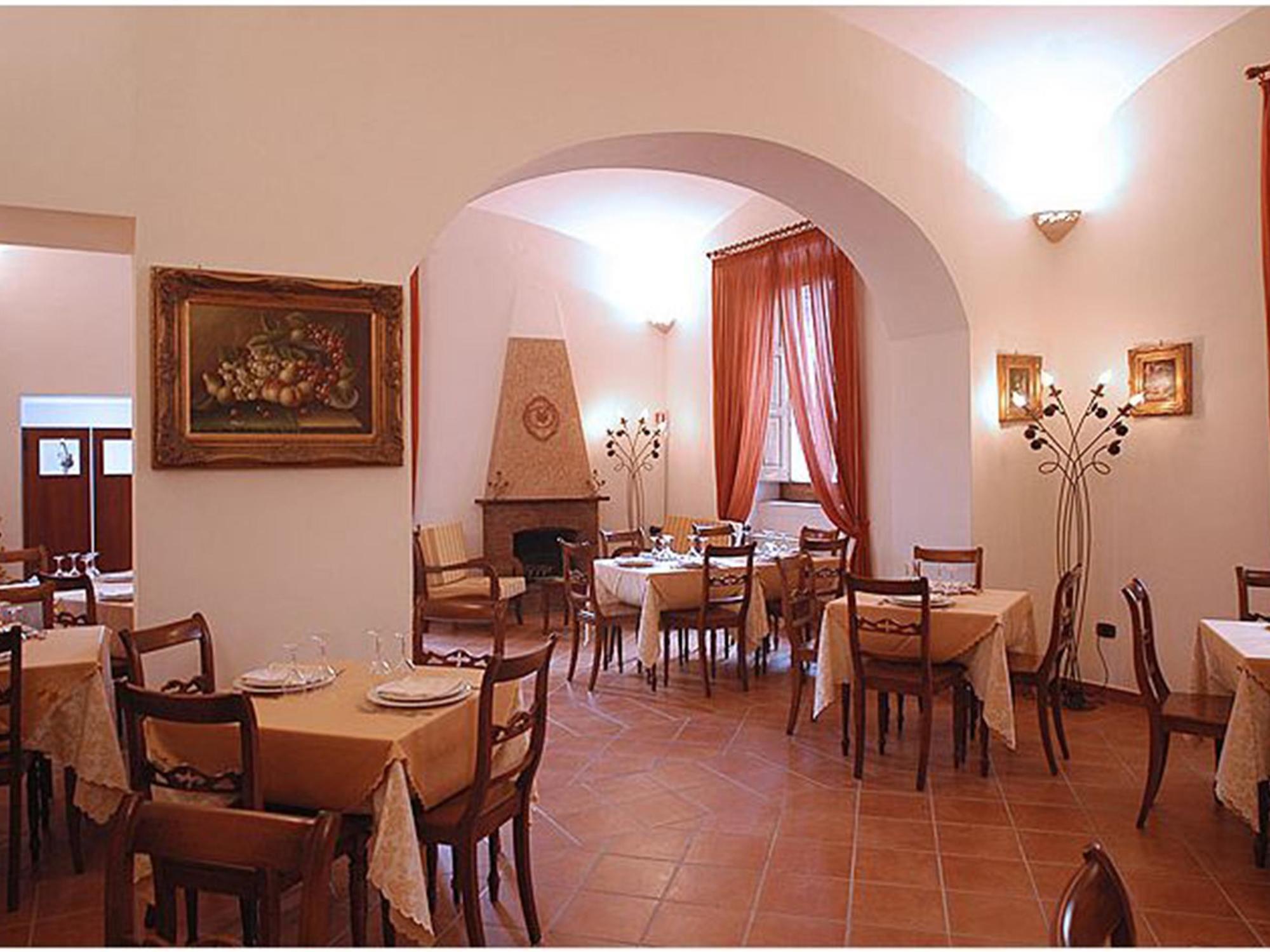 Hotel Ristorante Novecento Caserta Exteriör bild