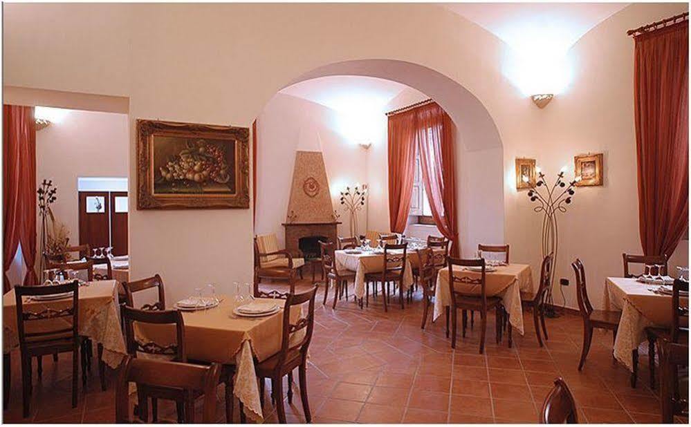 Hotel Ristorante Novecento Caserta Exteriör bild
